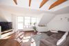 Kapitalanlage: Renovierte 4,5-Zimmer-Maisonette-Wohnung in guter Wohnlage - Wohnzimmer mit Galerie Bild 1